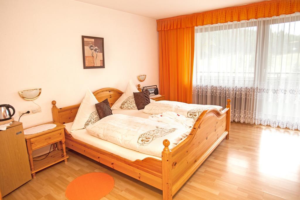 Auerhahn Bed And Breakfast - Black Forest - Waldhotel Eisenbach  Room photo